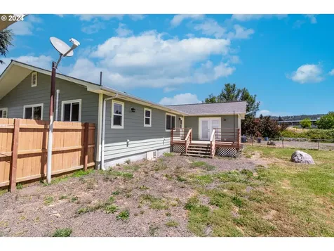 250 Coos Bay Wagon Road Roseburg OR 97471
