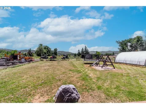 250 Coos Bay Wagon Road Roseburg OR 97471