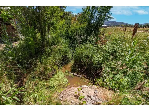 250 Coos Bay Wagon Road Roseburg OR 97471