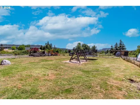 250 Coos Bay Wagon Road Roseburg OR 97471