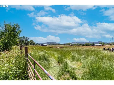 250 Coos Bay Wagon Road Roseburg OR 97471