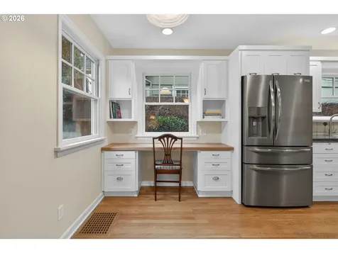 728 NE Royal Court Portland OR 97232