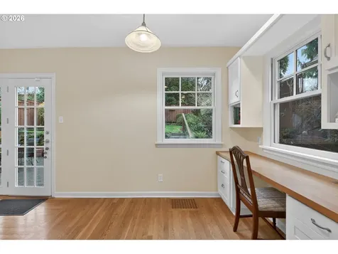 728 NE Royal Court Portland OR 97232