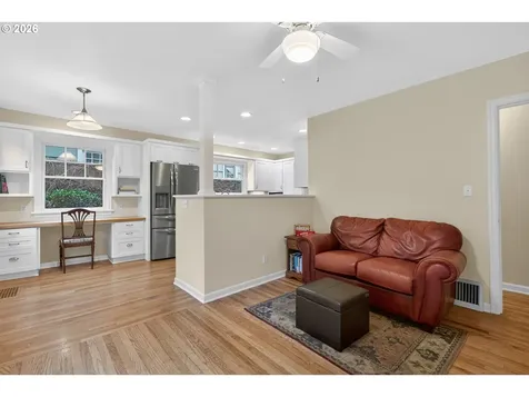 728 NE Royal Court Portland OR 97232