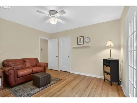 728 NE Royal Court Portland OR 97232