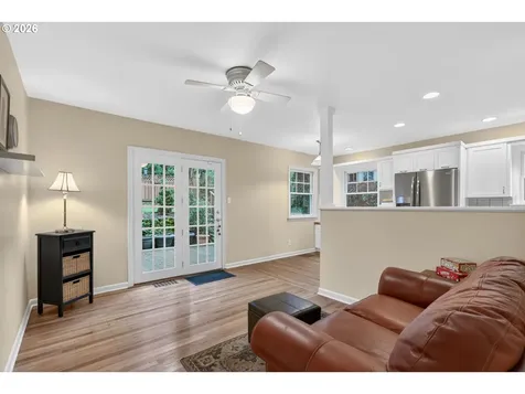 728 NE Royal Court Portland OR 97232