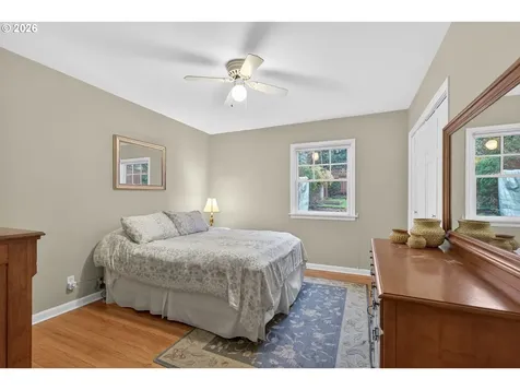 728 NE Royal Court Portland OR 97232