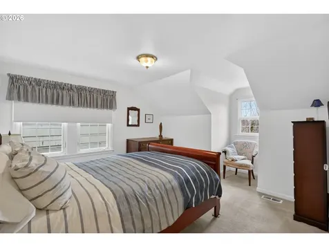 728 NE Royal Court Portland OR 97232