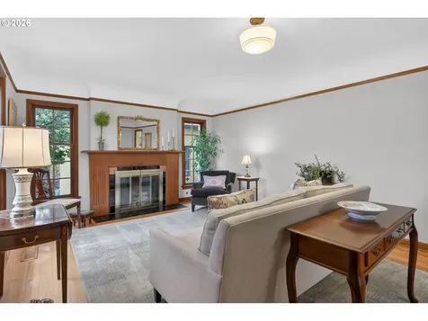728 NE Royal Court Portland OR 97232