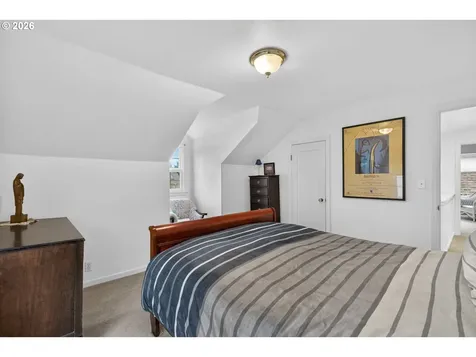728 NE Royal Court Portland OR 97232