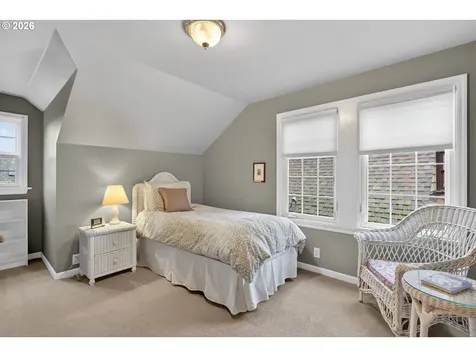 728 NE Royal Court Portland OR 97232