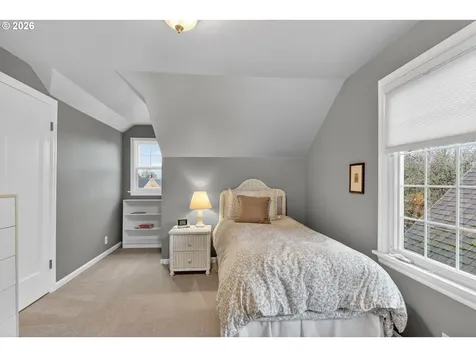 728 NE Royal Court Portland OR 97232
