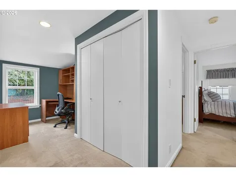 728 NE Royal Court Portland OR 97232