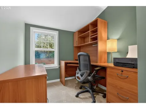 728 NE Royal Court Portland OR 97232