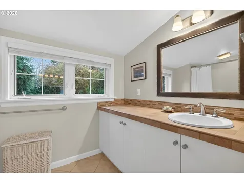 728 NE Royal Court Portland OR 97232