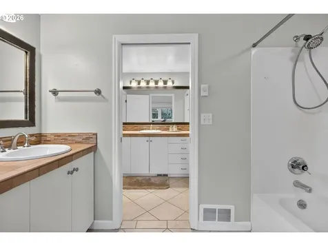 728 NE Royal Court Portland OR 97232