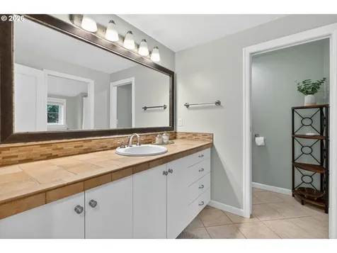 728 NE Royal Court Portland OR 97232