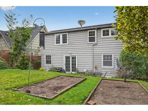 728 NE Royal Court Portland OR 97232