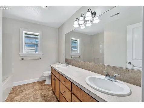 1018 34th Place Forest Grove OR 97116