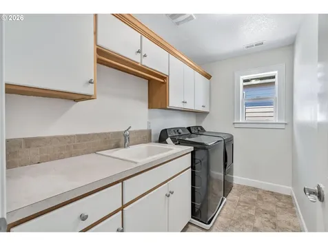 1018 34th Place Forest Grove OR 97116