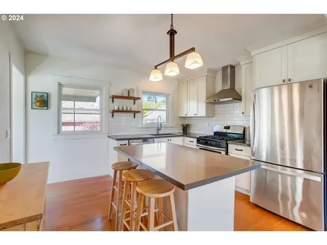 8205 N Dwight Avenue Portland OR 97203