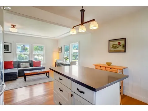 8205 N Dwight Avenue Portland OR 97203