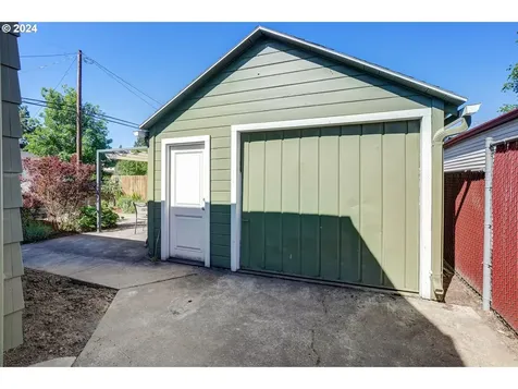 8205 N Dwight Avenue Portland OR 97203