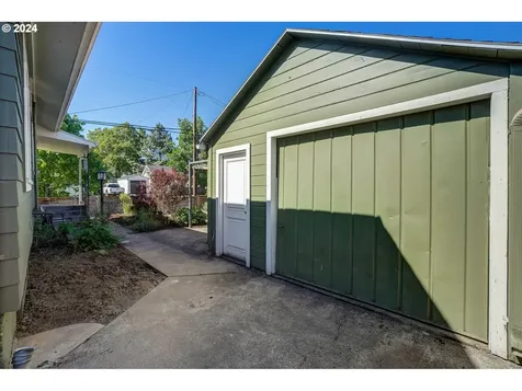 8205 N Dwight Avenue Portland OR 97203