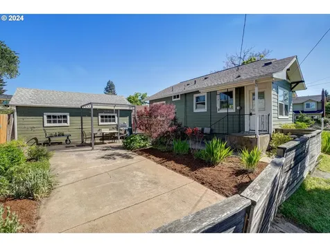 8205 N Dwight Avenue Portland OR 97203
