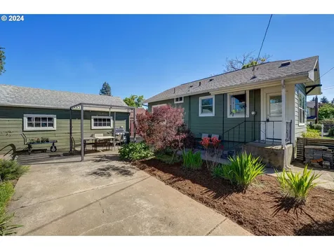 8205 N Dwight Avenue Portland OR 97203