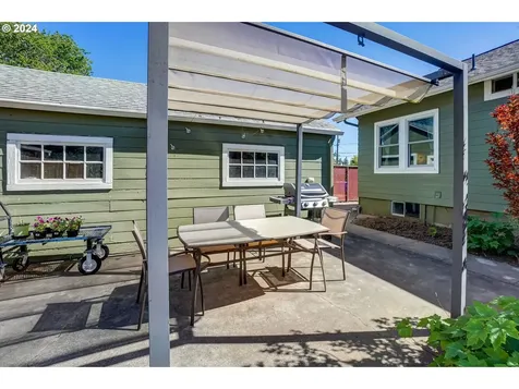 8205 N Dwight Avenue Portland OR 97203