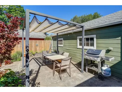 8205 N Dwight Avenue Portland OR 97203
