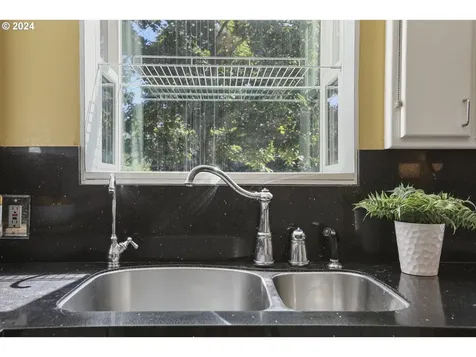 4810 Se 49th Avenue Portland OR 97206