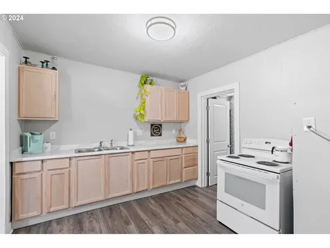 123 Williams Avenue Kelso WA 98626
