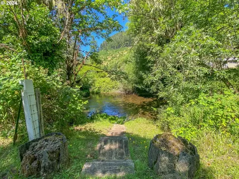 230 Hinkle Creek Road Sutherlin OR 97479
