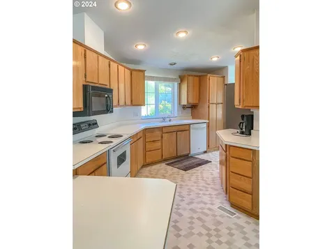 230 Hinkle Creek Road Sutherlin OR 97479