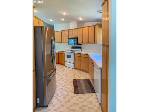 230 Hinkle Creek Road Sutherlin OR 97479