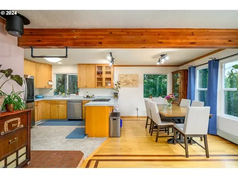 4718 SW Vesta Street Portland OR 97219