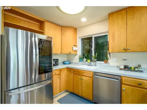 4718 SW Vesta Street Portland OR 97219