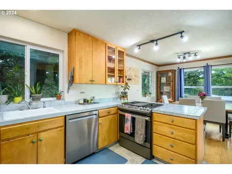 4718 SW Vesta Street Portland OR 97219