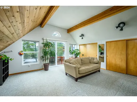 4718 SW Vesta Street Portland OR 97219