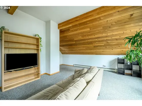 4718 SW Vesta Street Portland OR 97219