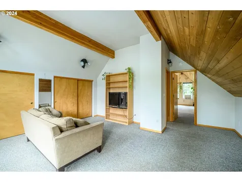 4718 SW Vesta Street Portland OR 97219
