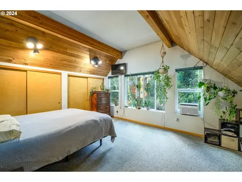 4718 SW Vesta Street Portland OR 97219