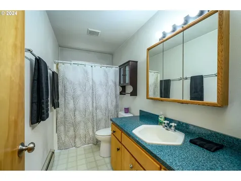 4718 SW Vesta Street Portland OR 97219