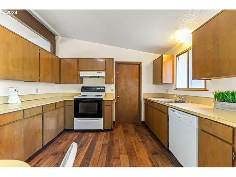 18506 Portland Avenue Gladstone OR 97027