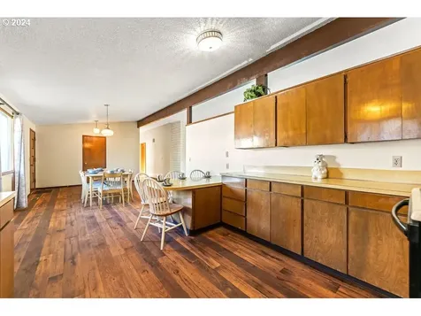 18506 Portland Avenue Gladstone OR 97027