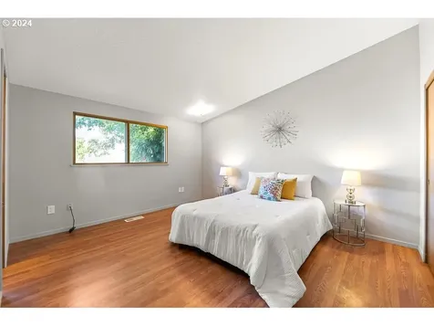 18506 Portland Avenue Gladstone OR 97027