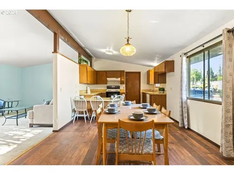18506 Portland Avenue Gladstone OR 97027