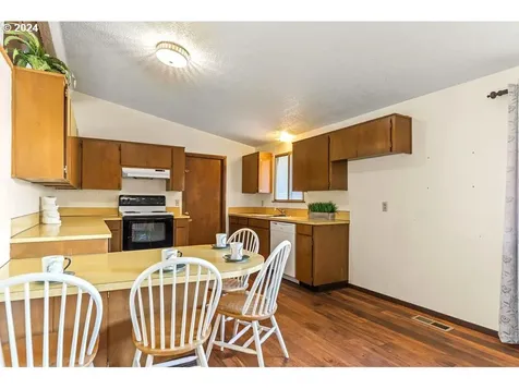 18506 Portland Avenue Gladstone OR 97027